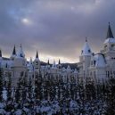 Turecké město Burdž Al Babas – pohádka, nebo horor? - snow-capped-castle-tops