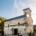 Takhle se bydlí v bývalé ruině renesančního kostela - the-church-of-tas-sopuerta-spain-designboom-1