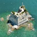 Torre Scola – půvabná ruina italské obranné věže - DnT5VoAWwAA_AIu