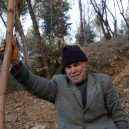 Nevábné místo plné odpadků přeměnil senior v zelený les - Mardin tree grower 1