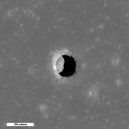 Vědci plánují lunární „Noemovu archu“ - Mare_Tranquillitatis_pit_crater