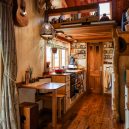 Překrásný domek jak do kapsy si postavili vlastnoručně - RECYCLED-TINY-HOUSE-(4-of-10)