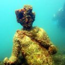 Starověké centrum nespoutané zábavy a léčivých lázní leží potopené pod hladinou moře - Statue-in-the-Underwater-Archaeological-Park-of-Baia-Header