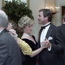 Ikonická fotka Johna Travolty s princeznou Dianou při plesu v Bílém domě - princess-Diana-john-Travolta-story-pictures (3)