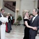 Ikonická fotka Johna Travolty s princeznou Dianou při plesu v Bílém domě - princess-Diana-john-Travolta-story-pictures (4)