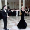 Ikonická fotka Johna Travolty s princeznou Dianou při plesu v Bílém domě - princess-Diana-john-Travolta-story-pictures (5)