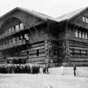 „Forestry Building“ – největší dřevěný srub s tragickým koncem - the-forestry-building-1905