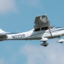 Osud dvacetiletého pilota Fredericka Valentiche se dodnes nepodařilo zcela objastnit - Cessna182t_skylane_n2231f_cotswoldairshow_2010_arp