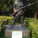 John R. Osborn obětoval svůj život pro spolubojovníky - Hong_Kong_Park_statue